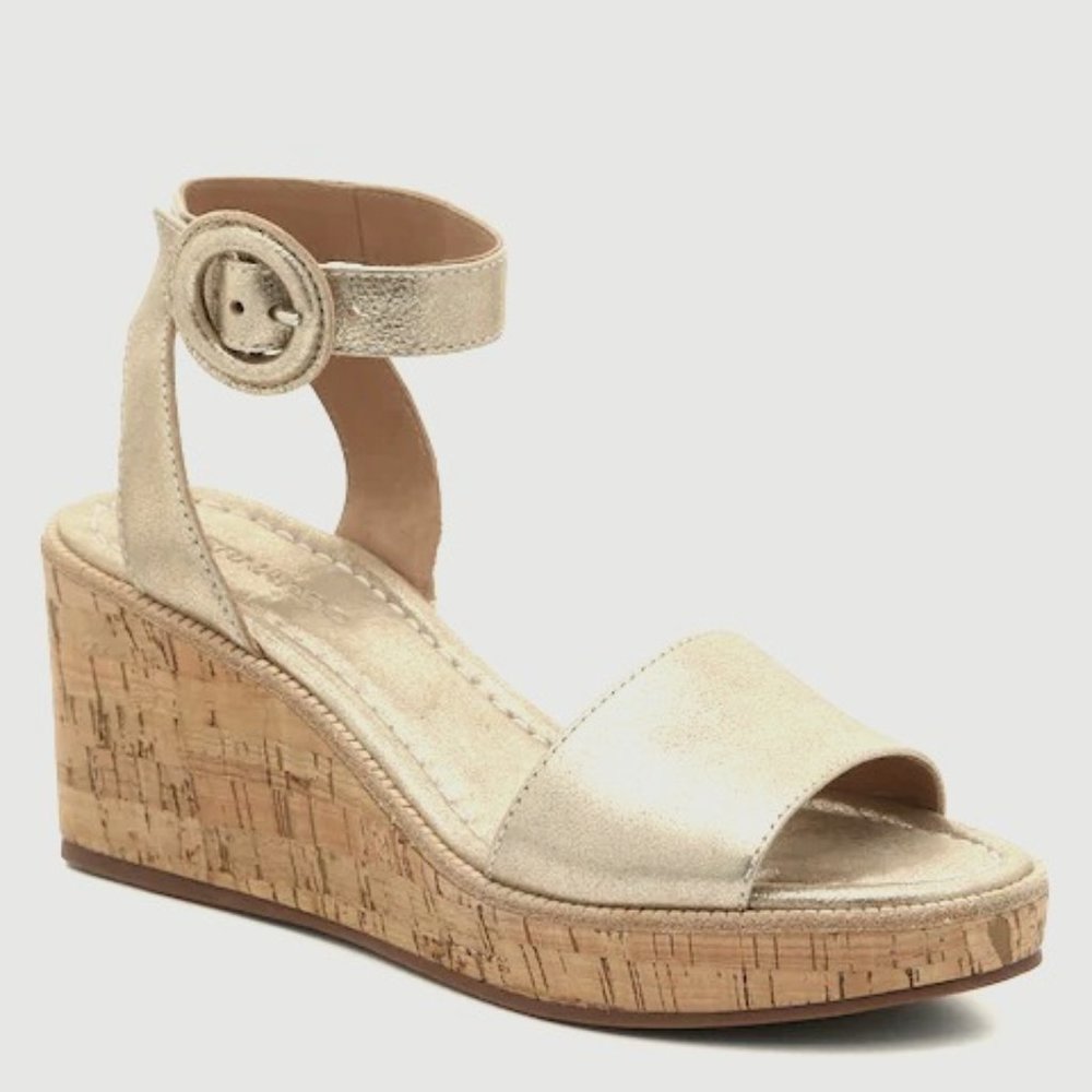 New in Box Bernardo Wedge Sandals